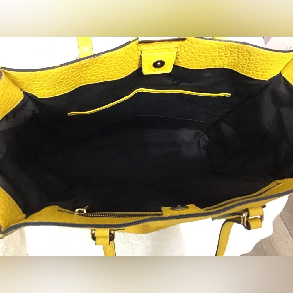 Burberry bags - Picture 8 of 12